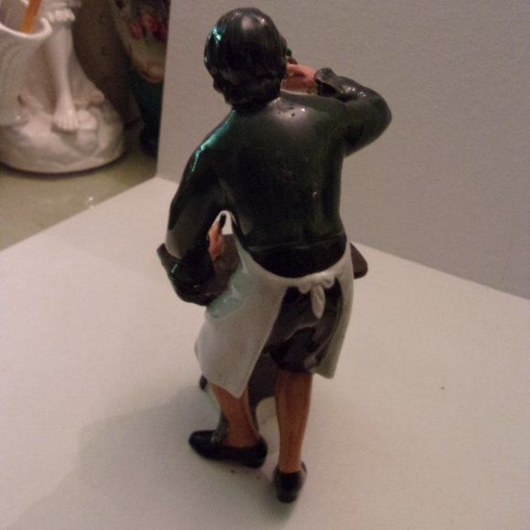 Royal Doulton The Clockmaker Figurine HN 2279 7 ANTIQUE ROYAL DOULTON THE CLOCK MAKER. WS